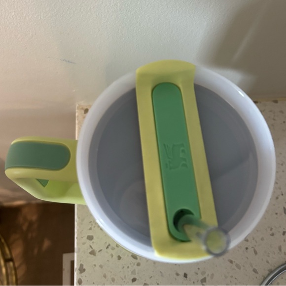 Stanley Quencher H2.0 FlowState Tumbler 40oz (Citron) - Picture 5 of 6